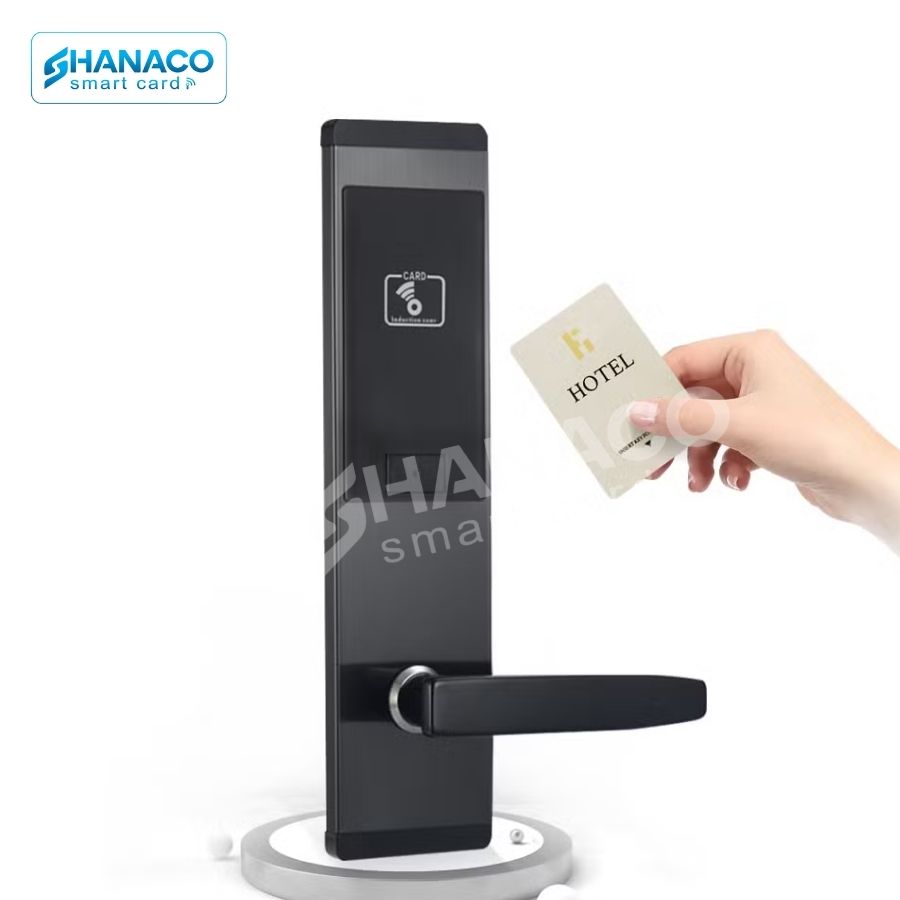 Mở khóa cửa bằng thẻ từ khách sạn